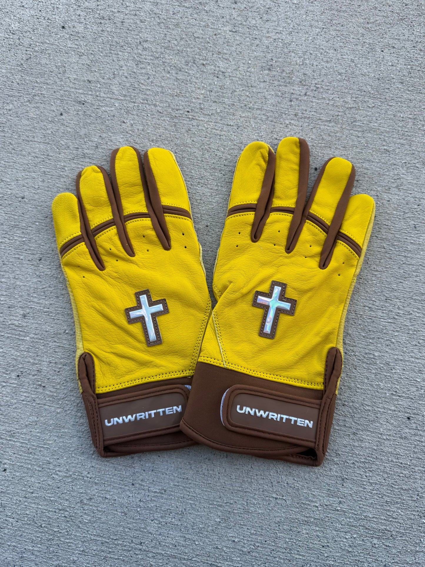 Unwritten Short Cuff Batting Gloves | Flashy Series