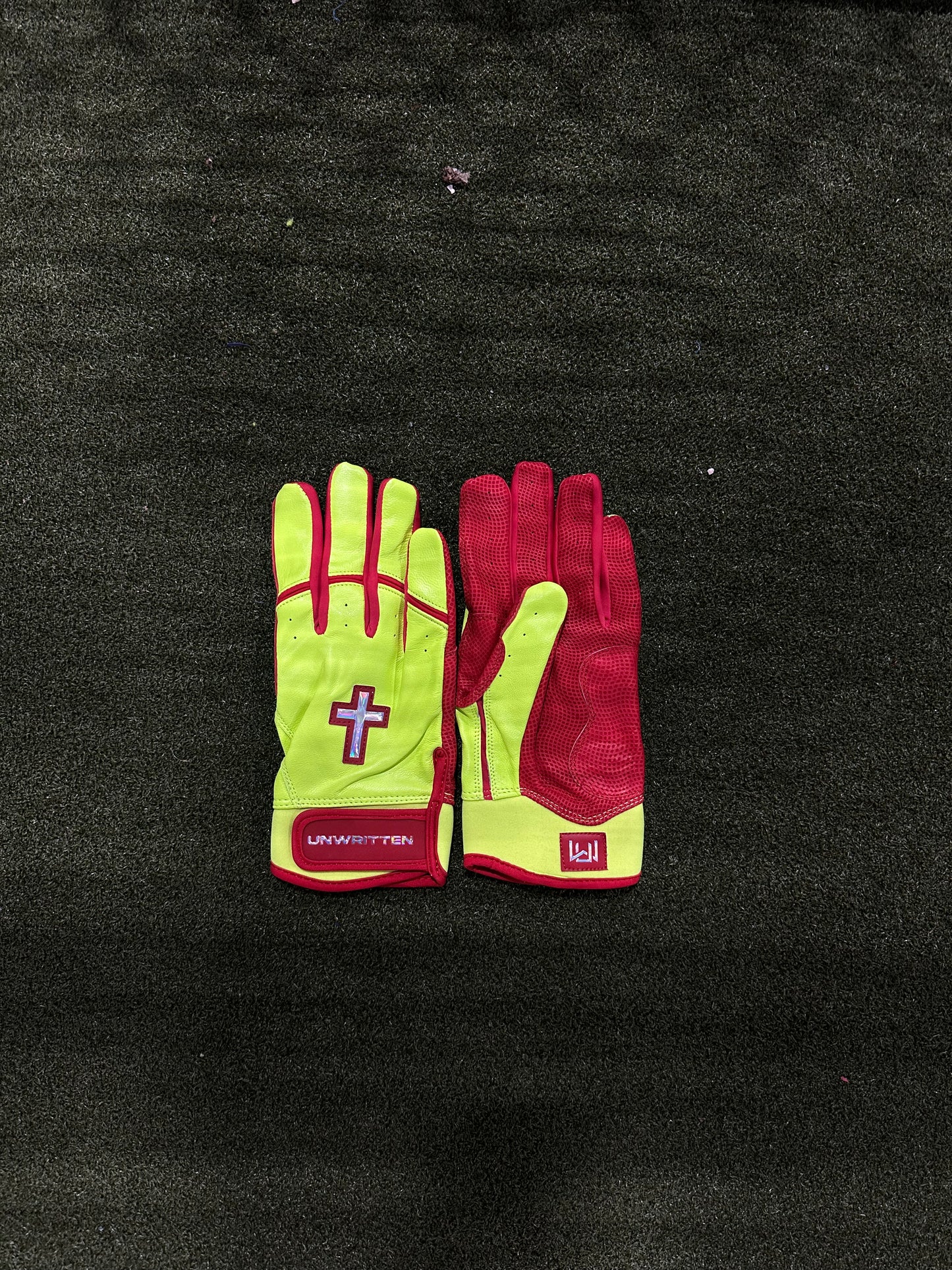 Unwritten Short Cuff Batting Gloves | Flashy Series